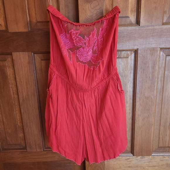 ANGIE, Strapless red romper with pockets! Size S - Picture 2 of 5